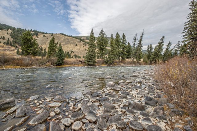 Big Sky - Canyon Riverfront Getaway