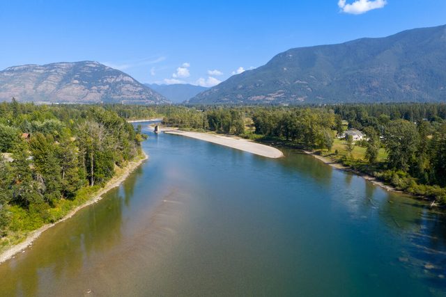 Flathead Valley - CF - Glacier Riverside Retreat