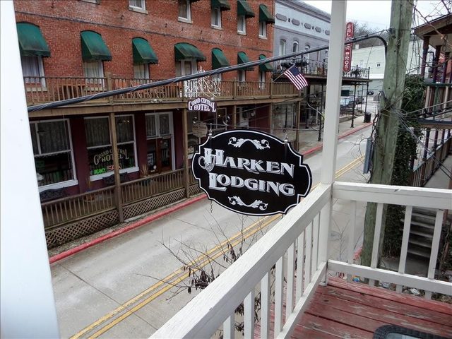The Moderne Suite | Downtown Balcony + Parking — Eureka Springs, AR