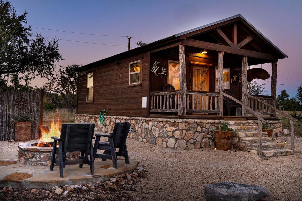 Rockin' R Ranch - 6 Cabins & Sleeps 14
