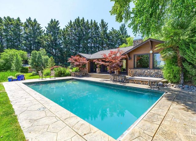 Luxury Ashland Mountain Escape: Pool, Hot Tub