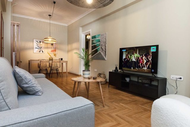 Charming 2BD Getaway in Pagrati with Balcony
