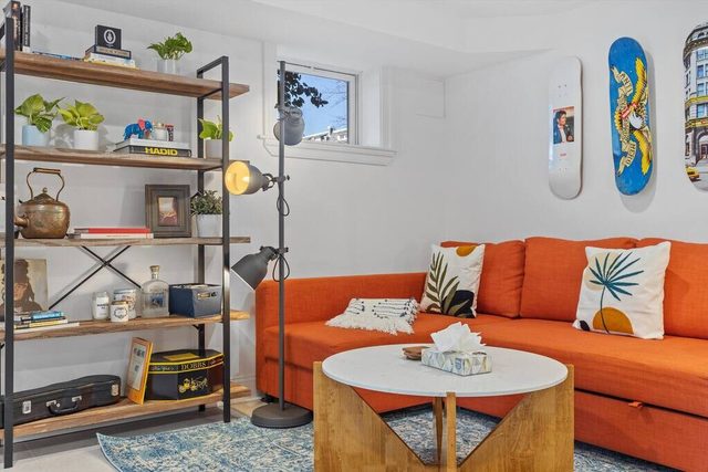 Stone's Throw from Capitol Hill / Free Parking