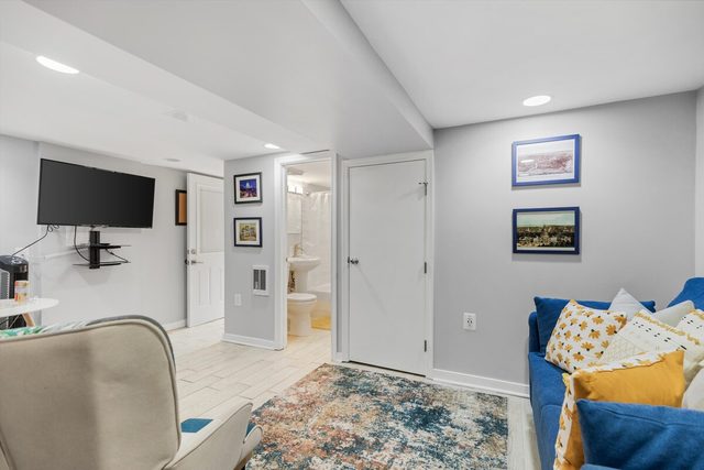 1-BR Pad in the Heart of Petworth - Walk to METRO