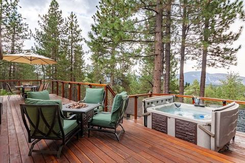 Treetop Deck & Hot Tub · Minutes to Bear Mtn