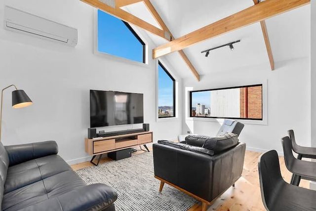 Outstanding Quality Renovation, so close to CBD — Hobart, Tasmania
