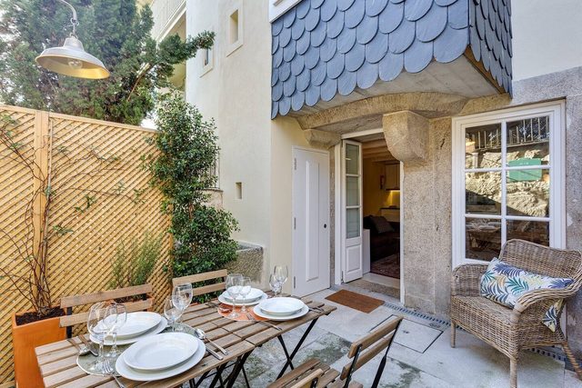 Jardins da Muralha Terrace Apartment by DA'HOME