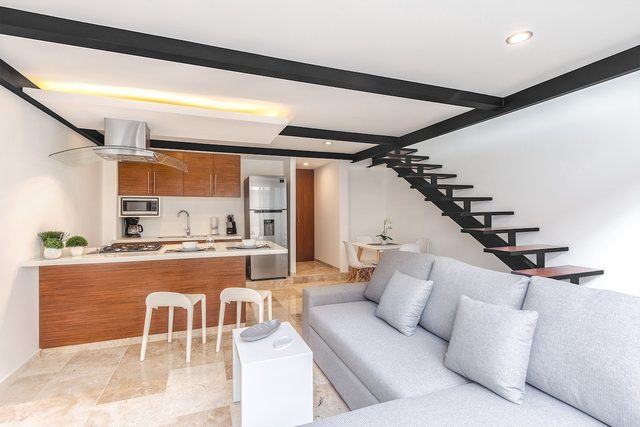 Splash Pool, Rooftop Terrace, Patio, Beach 4 Blks