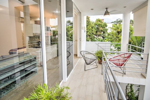 Golden Zone 1BR King Suite w/ Pool + Walk to Beach