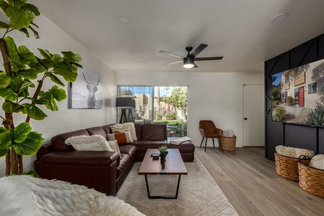 Walk to Old Town | Lux 2BR Townhouse | Sleeps 6