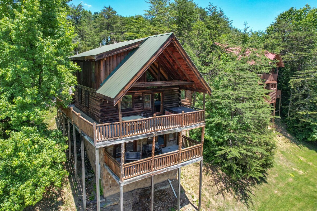 Cozy Forest Cabin: Hot Tub, Pets Welcome | Sleep 10 w/ Wraparound Deck, Scenic Views & Access to Resort Pool | Near The Parkway, Tanger Outlets & Dollywood | Smoky Mountain Charm | 24/7 Hospitality & Family Comfort