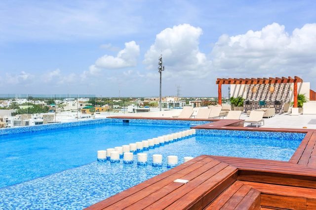 Rooftop Pool and Ocean Views, Walk to Beach