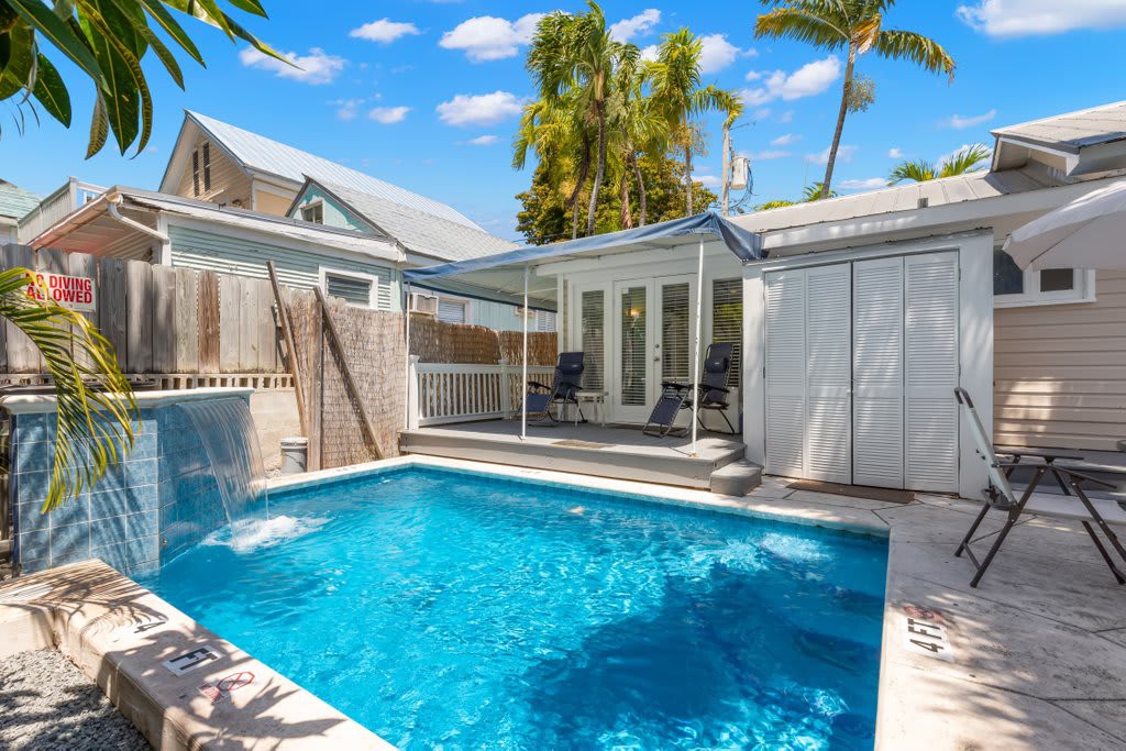 Shared Heated Pool, Near Duval - Poolside Retreat