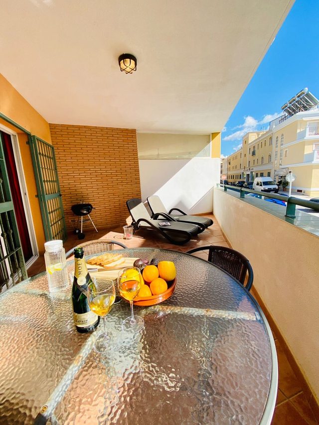 SHR008 Burriana Beach apartment with private parking.