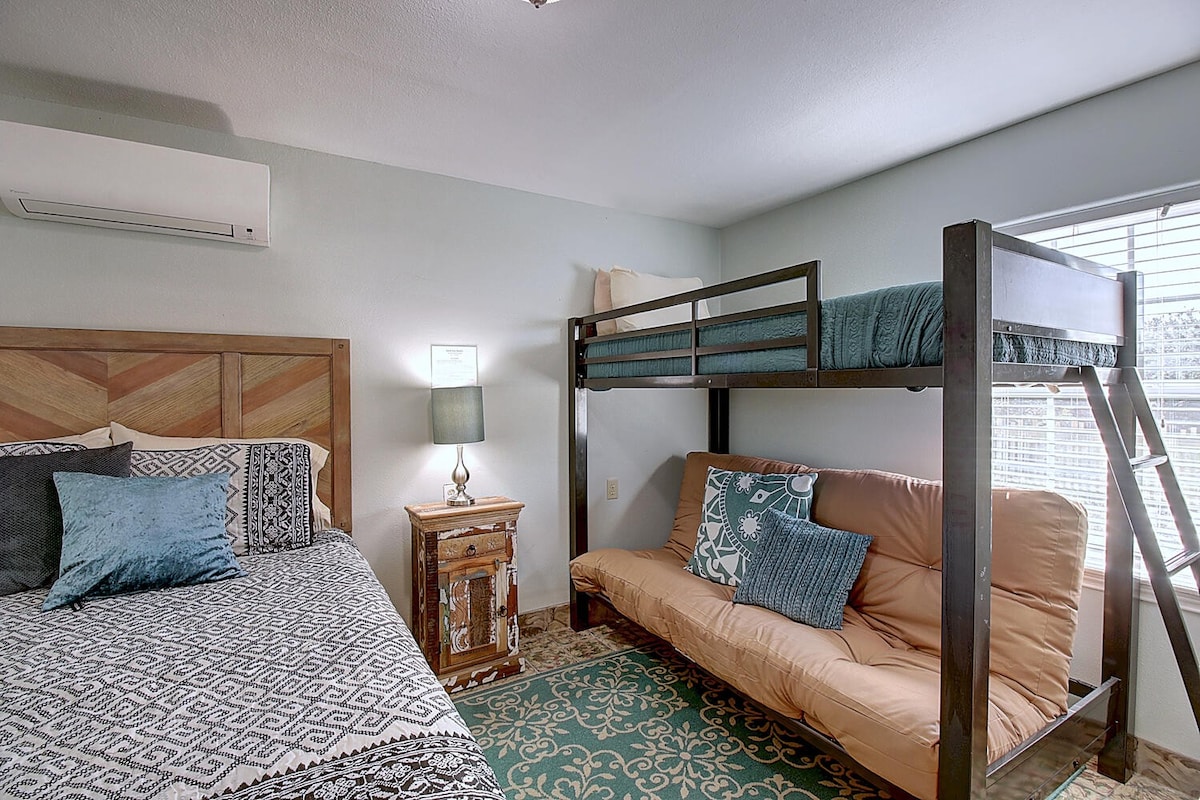 Kahuna Cottage- Family Friendly | Fenced Yard