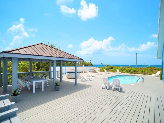 Luxury 5 Bdr Ocean View Home w/ Pool + Hot Tub — East End, East End