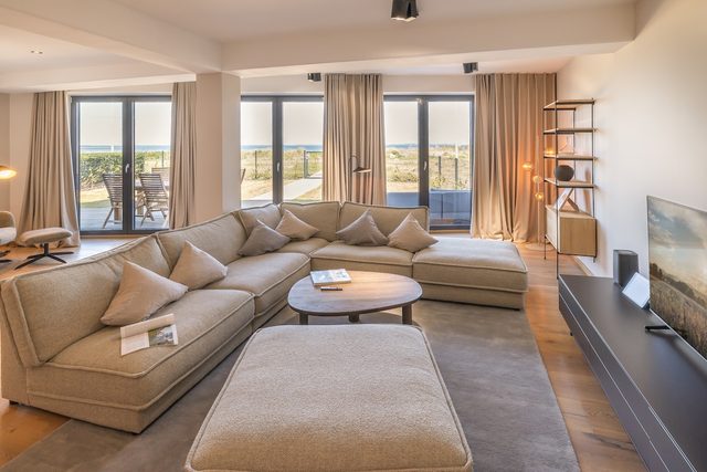 Luxury by the sea with home cinema & wellness