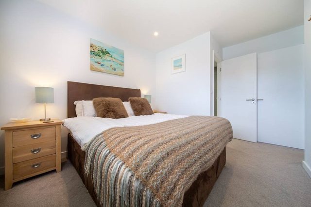 Modern Apartment nr Fistral Beach, Private Parking
