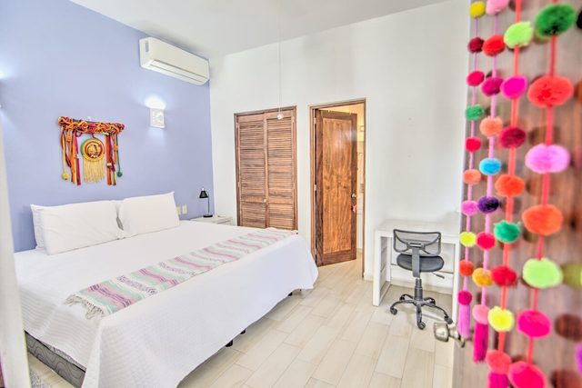 Maravilla Golden Zone 1BR: Pool & Beach Gear