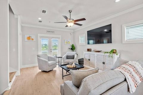 Dog Friendly|Beach House|Walk to Beach|sleeps 9! — Orange Beach, AL