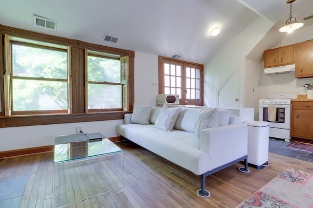 Sojourn Studio E Capitol Carriage House — Washington, DC
