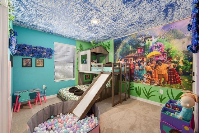 Themed family home w/kids playroom & pool — Kissimmee, FL
