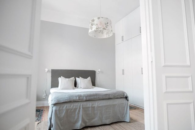 Bright Top Floor Apartment in Great Location