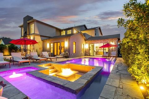 6 Beds | 5 Showers | Htd. Pool, Firepit & Putt Grn — Scottsdale, AZ