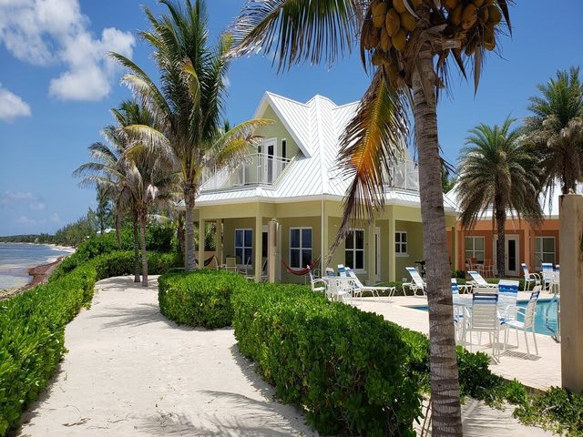 Luxury 3bd Beach Front, # 4 Green, Stunning Views — North Side, North Side