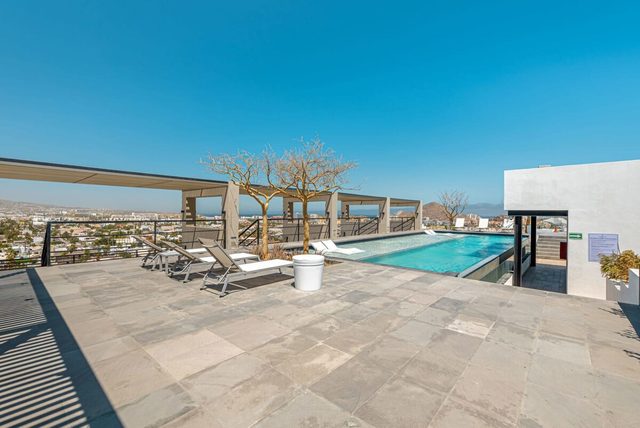 1BR Rooftop & Pool in Cardinal