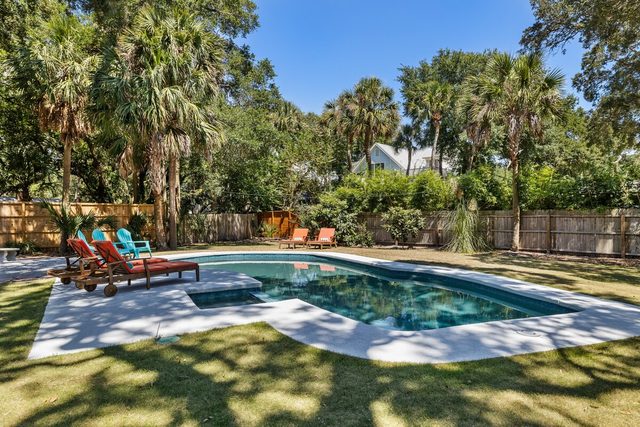Isle of Palms Oasis - Private Pool - Bikes - Beach