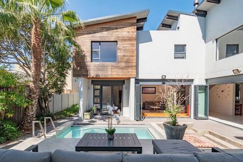 Modern family home Dolphin Beach