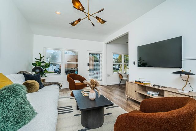 Dahlia Suite I Steps to Bay, Shops, Food + More
