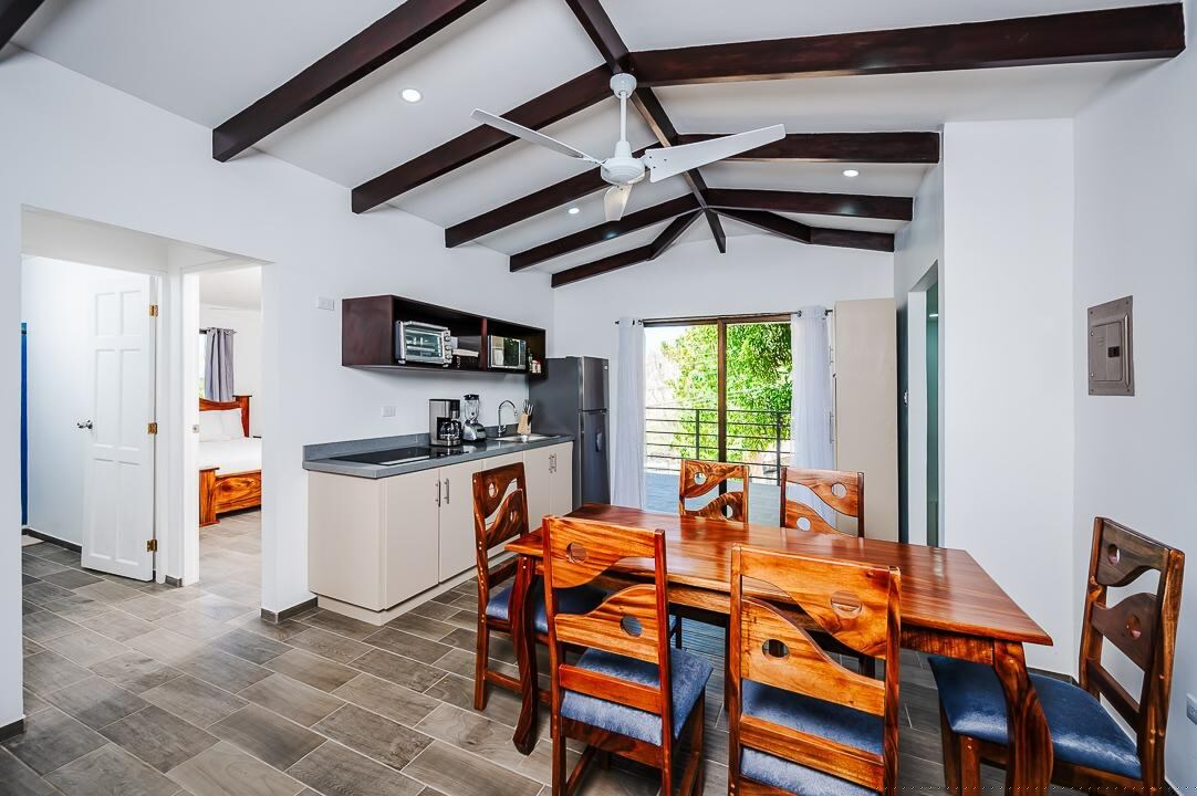 Wrap-Around Balcony & Wildlife, Walk to Beach