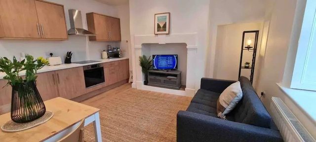 Peaceful apartment with courtyard in town centre — Tetbury, England