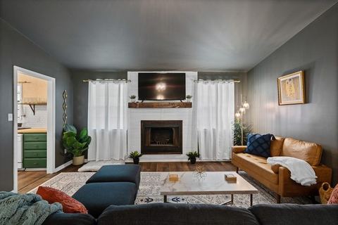 1920s retro house w/fire pit & wet bar — Pensacola, FL