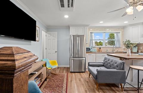 Cozy retreat w/hot tub & patio