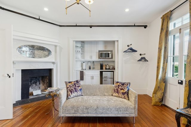 Beautiful, Large 1bd Suite Downtown Charleston