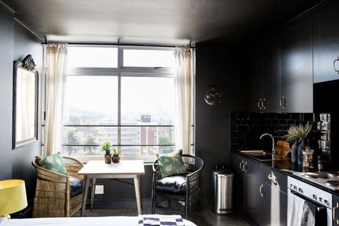 Trendy Kloof street apartment with stunning views