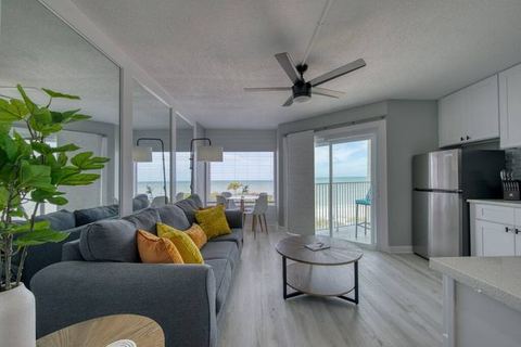 BBC 113 Renovated Beachfront Condo W/Pool — Belleair Beach, FL