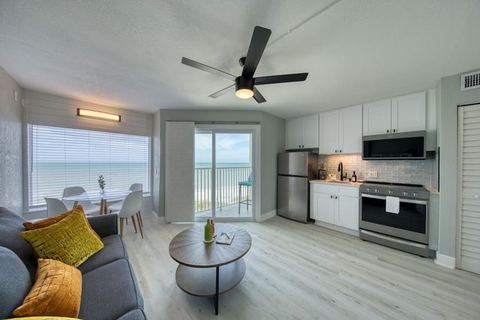 BBC310 Renovated Beachfront Condo W/Pool — Belleair Beach, FL