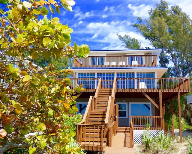 Panasea: Beachfront with kayaks, paddle board, two decks overlooking the Gulf!
