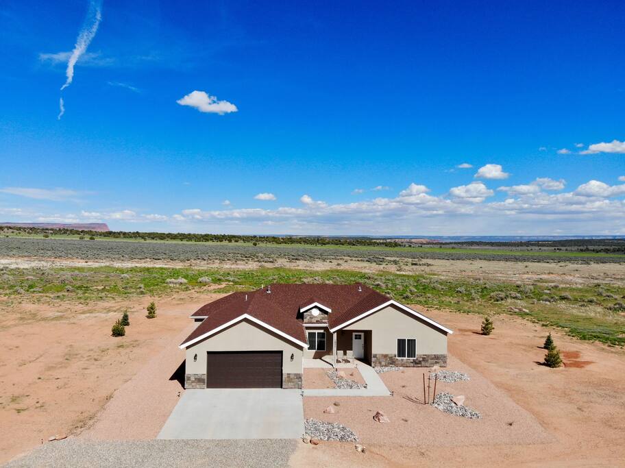 Kanab 4BR Retreat | Stunning Red Rock Views, Stargazing, Family & Pet Friendly