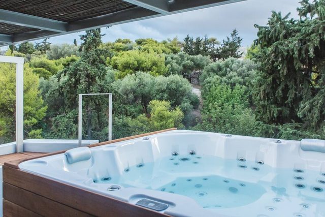 Senior - Acropolis Luxury 3-Bdr Suite with outdoor Jacuzzi — Athens, Attica