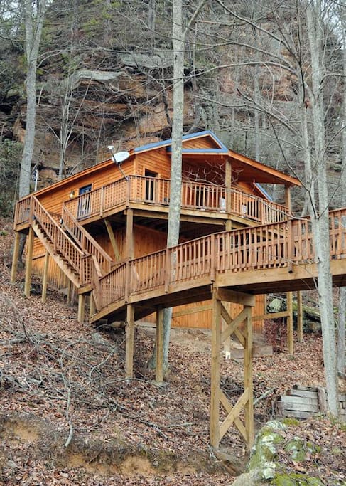 Pet-Friendly Retreat by Rock Wall w- Hot Tub