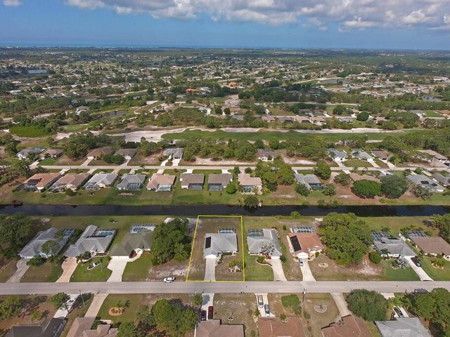 Waterfront Oasis: Rotonda West Canal #202