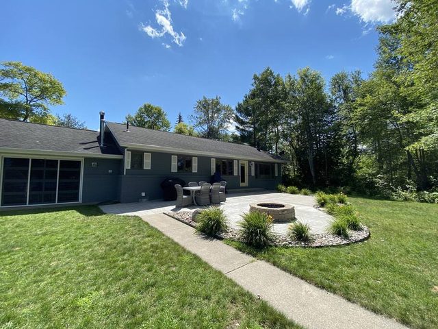 Sandpiper Cottage | West Twin Lake Home — Lewiston, MI