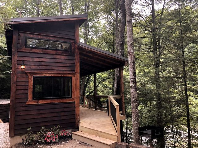 Theodore Tiny Cabin- RRG Hot Tub! Pet Friendly! — Stanton, KY