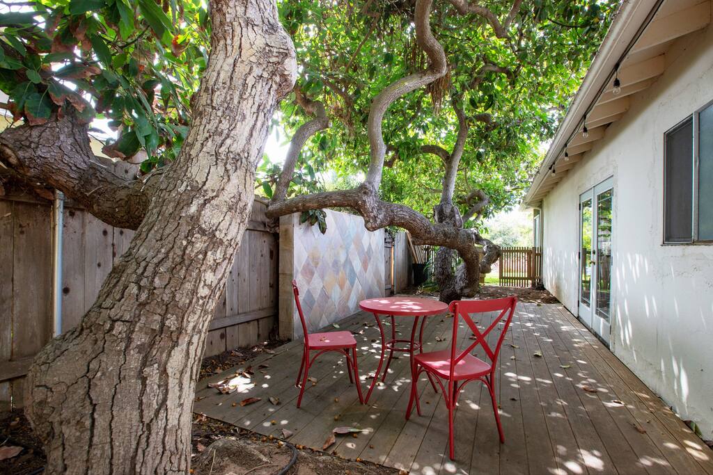 The Encinitas Surf House. Blocks From The Beach!