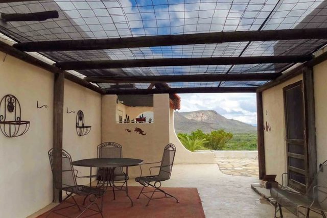Desert Aura: Southwest Adobe & Detached Guesthouse